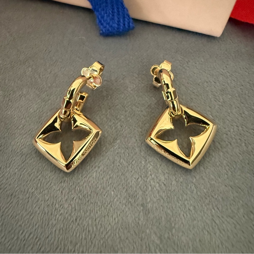 Louis Vuitton Puffygram Monogram Flower Gold Earrings - Picture 2 of 10